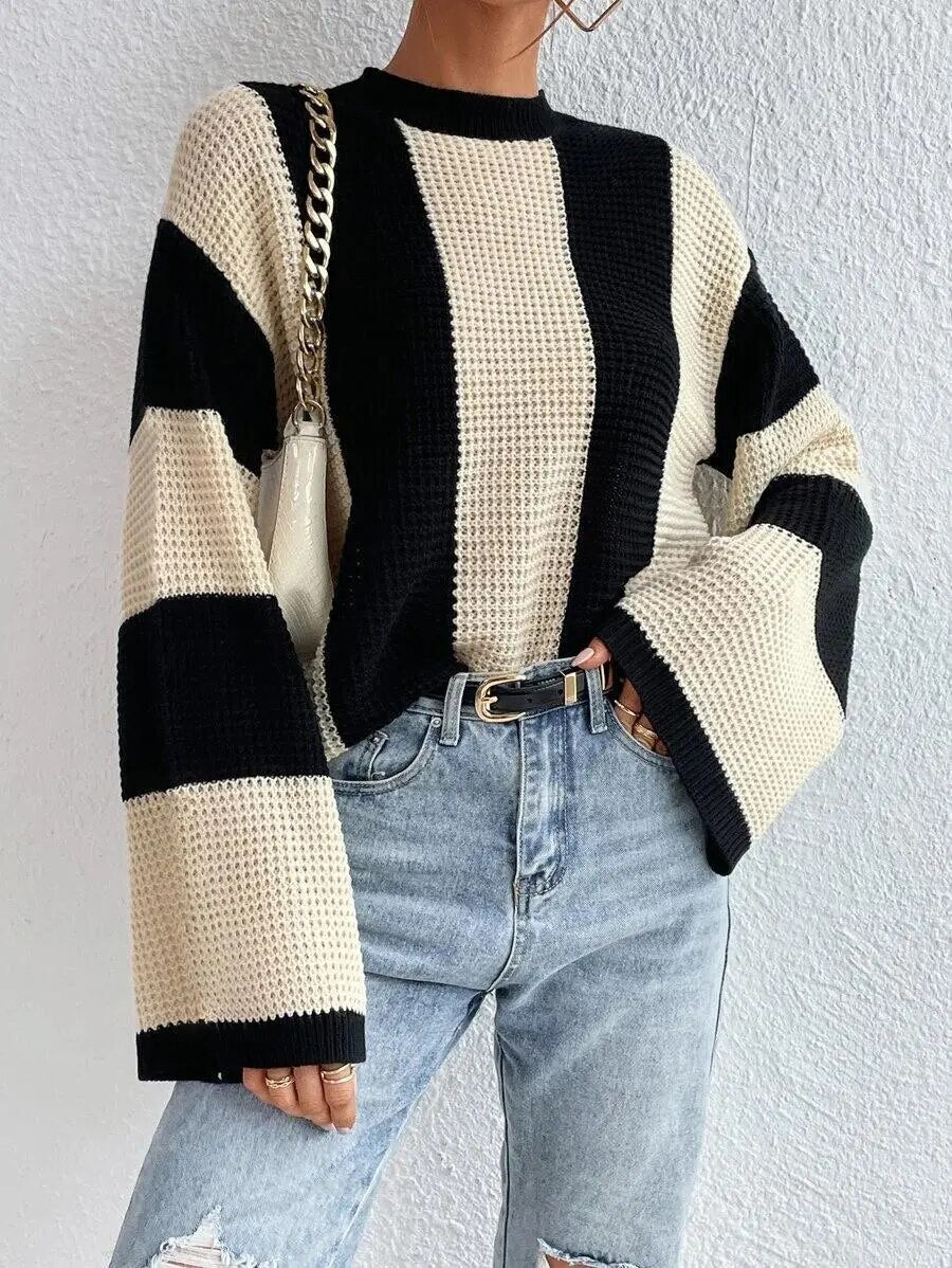 Gemütlicher bicolor Strickpullover mit weiten, lässigen Ärmeln