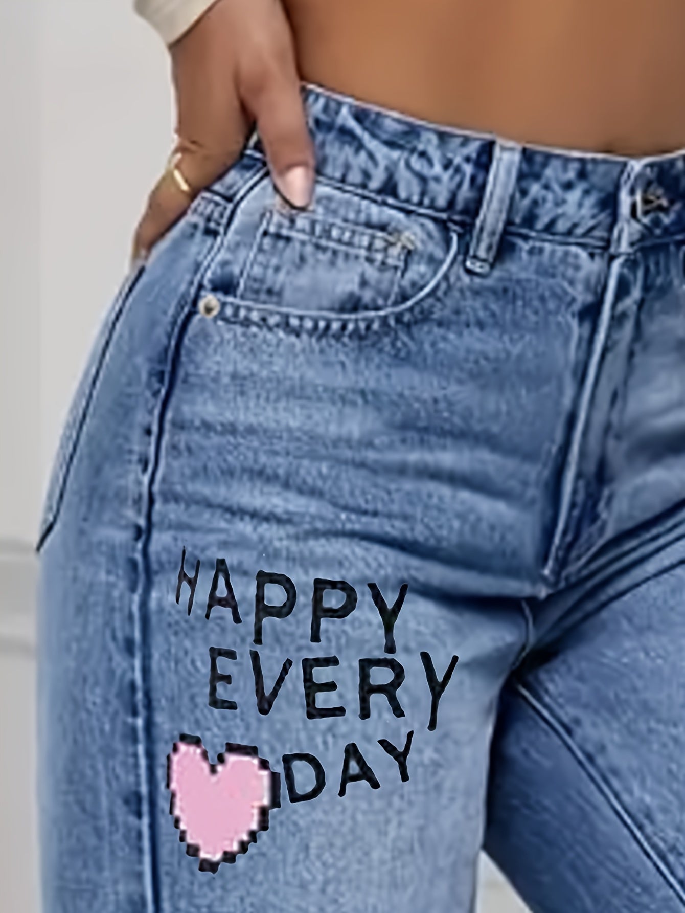 High-Waist Jeans mit weitem Bein und Grafikdesign