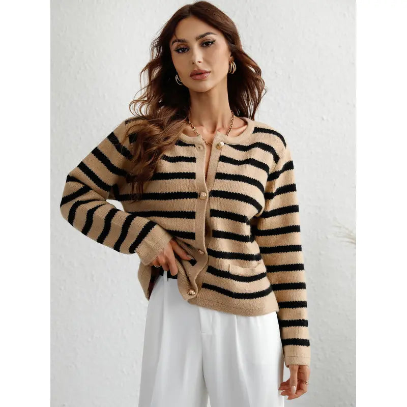 Gemütlicher Strick-Cardigan mit Knöpfen und seitlichen Taschen
