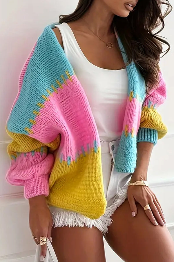 Gemütliche lässige Strickjacke mit Kontrastnaht-Detail