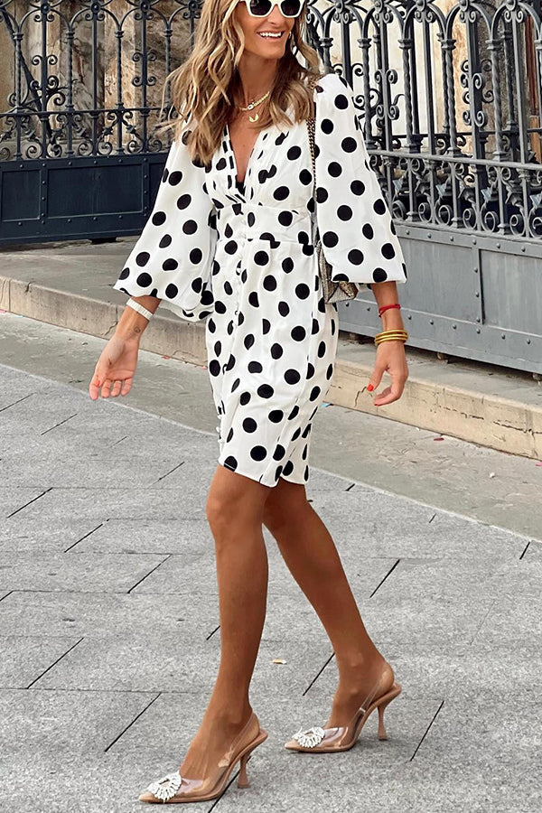 Mini-Kleid mit Puffärmeln und Polka-Dot-Knöpfen