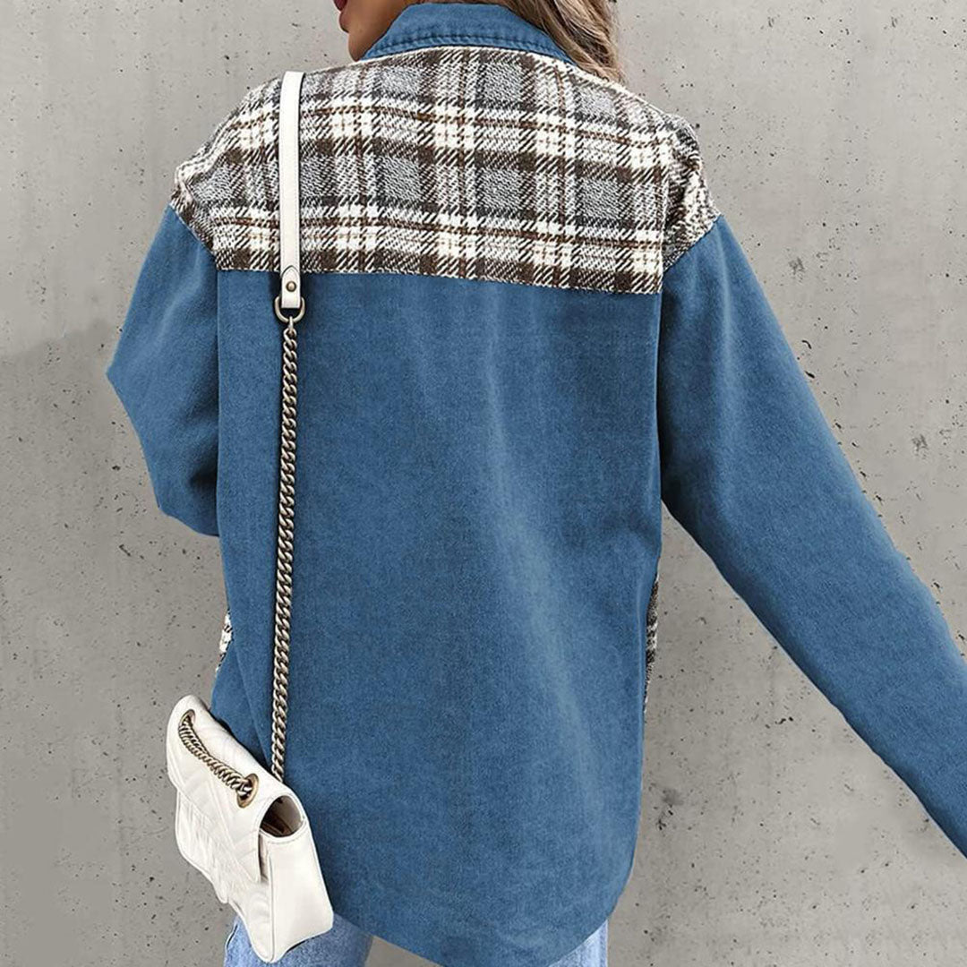 Schicke karierte Jacke mit klassischem Kragen und Knopfdetail
