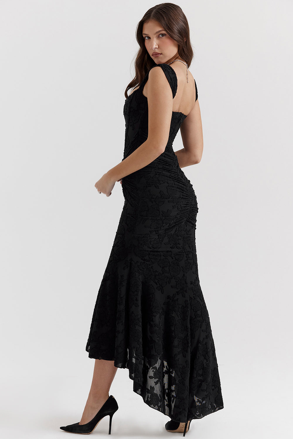 Fließendes Taillenbetontes Midi-Kleid