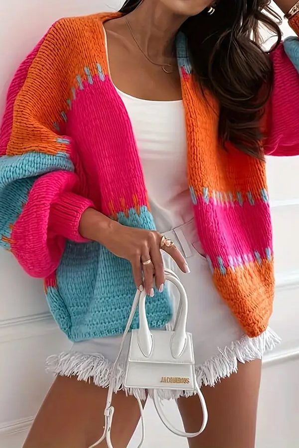 Gemütliche lässige Strickjacke mit Kontrastnaht-Detail