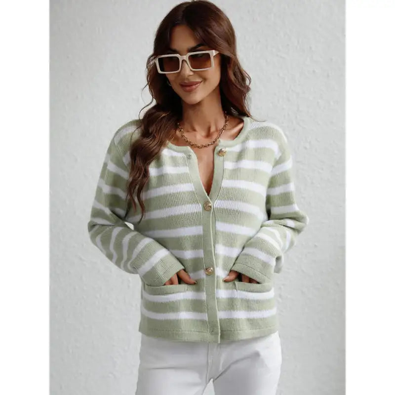 Gemütlicher Strick-Cardigan mit Knöpfen und seitlichen Taschen