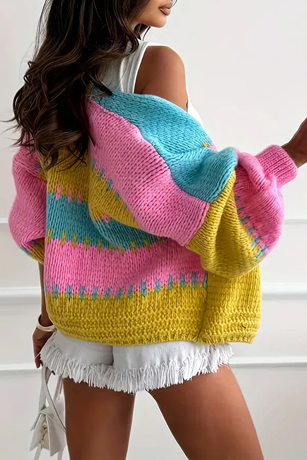 Gemütliche lässige Strickjacke mit Kontrastnaht-Detail