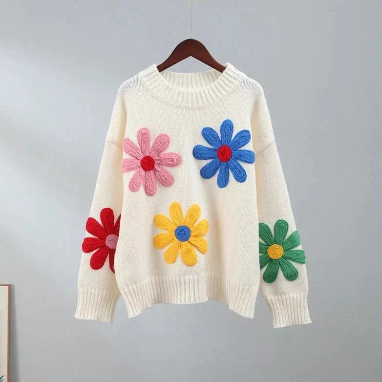 Eleganter Blütenstrickpullover für gemütlichen Saisonstil