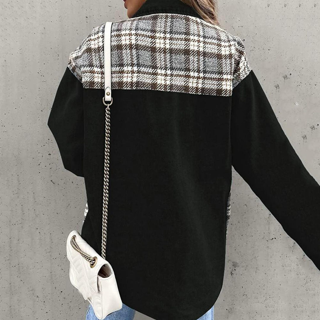 Schicke karierte Jacke mit klassischem Kragen und Knopfdetail