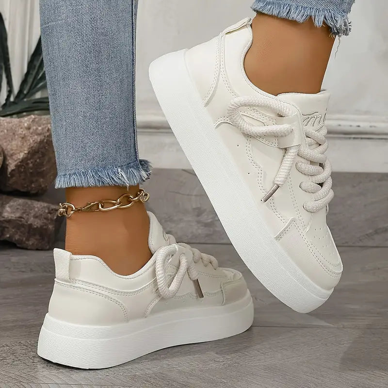 Atmungsaktive Lift-Sneaker mit einfarbigem Design