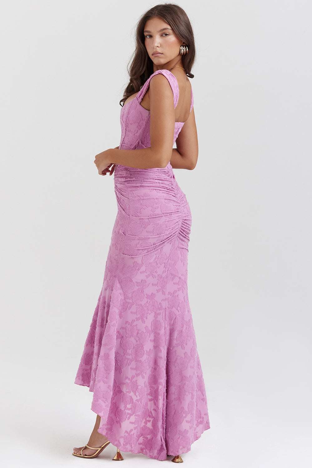 Fließendes Taillenbetontes Midi-Kleid