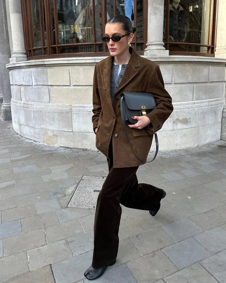 Zeitloser Wildleder-Blazer für schickes Schichten