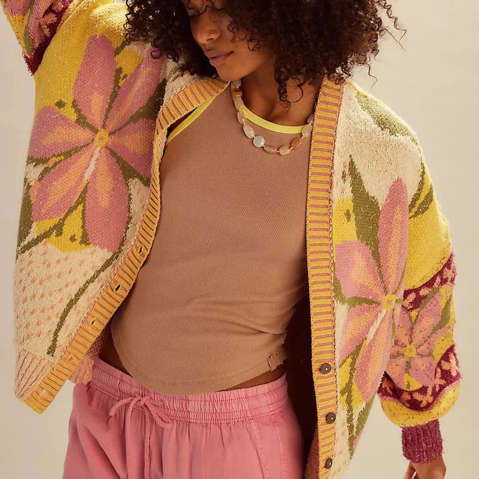 Gemütliche florale Strickjacke mit lockerer Passform und langen Ärmeln