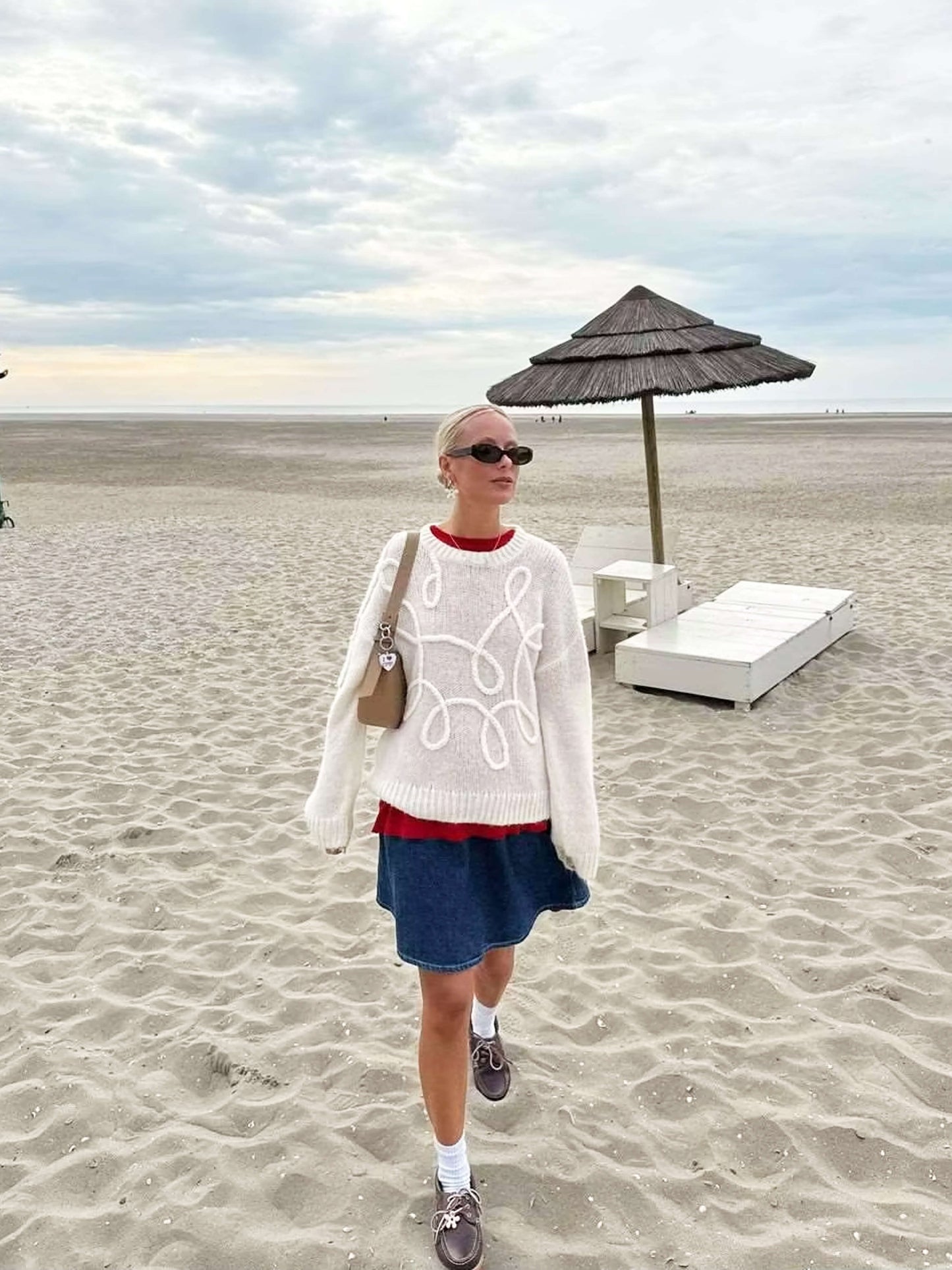 Gemütlicher Oversize-Pullover mit eleganten Stickereien