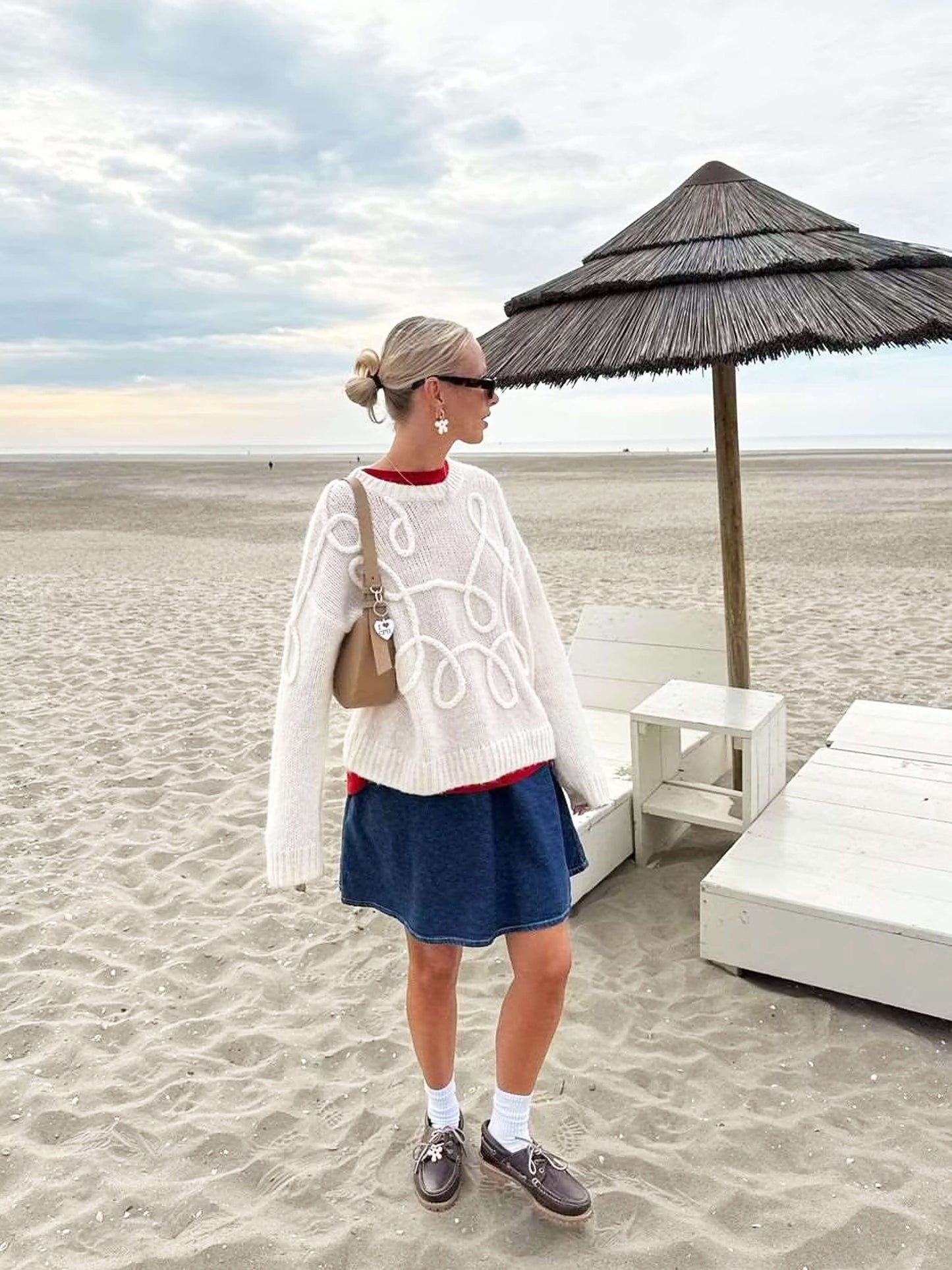 Gemütlicher Oversize-Pullover mit eleganten Stickereien