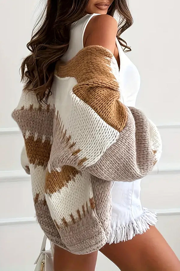 Gemütliche lässige Strickjacke mit Kontrastnaht-Detail