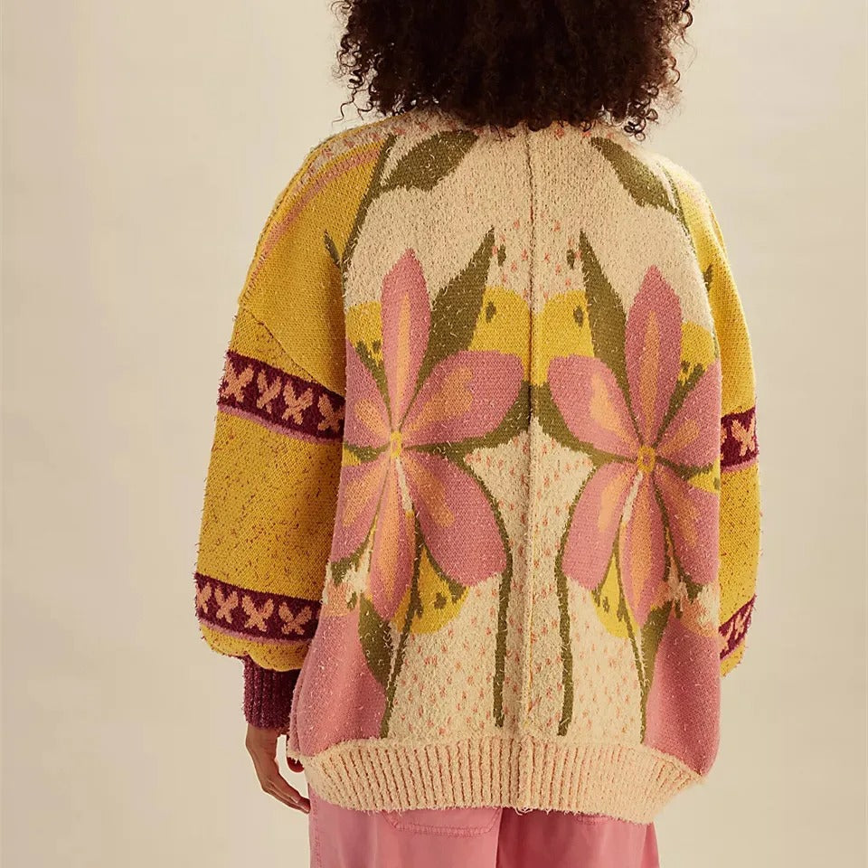 Gemütliche florale Strickjacke mit lockerer Passform und langen Ärmeln