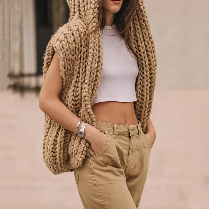 Gemütlicher übergroßer Strickkapuzenpullover
