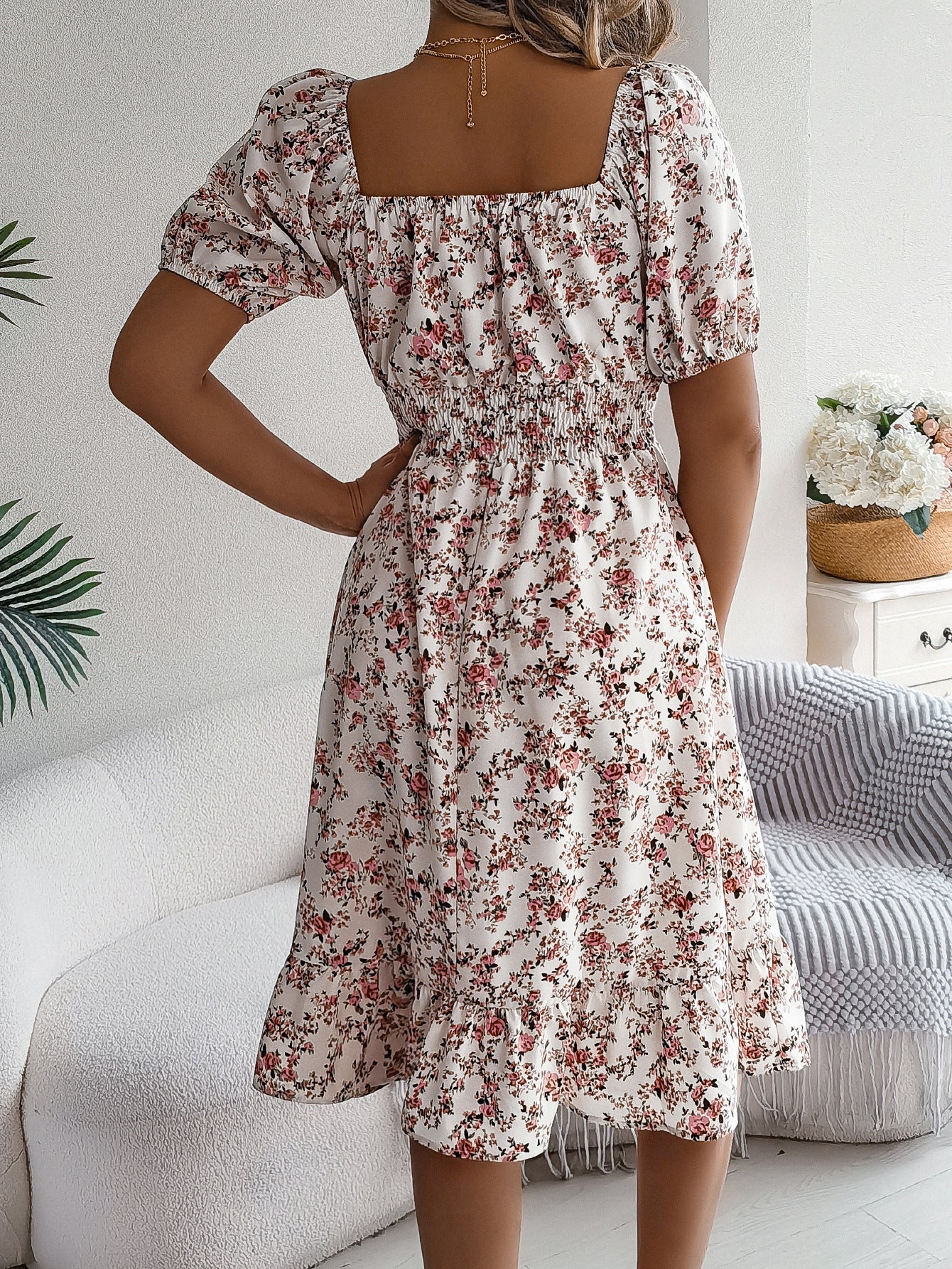 Bertha | Feminines Blumenkleid mit Puffärmeln