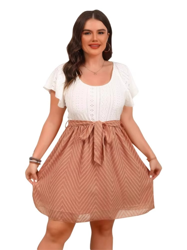 Oswald | Feminines Kleid mit Spitze und Taillenschleife
