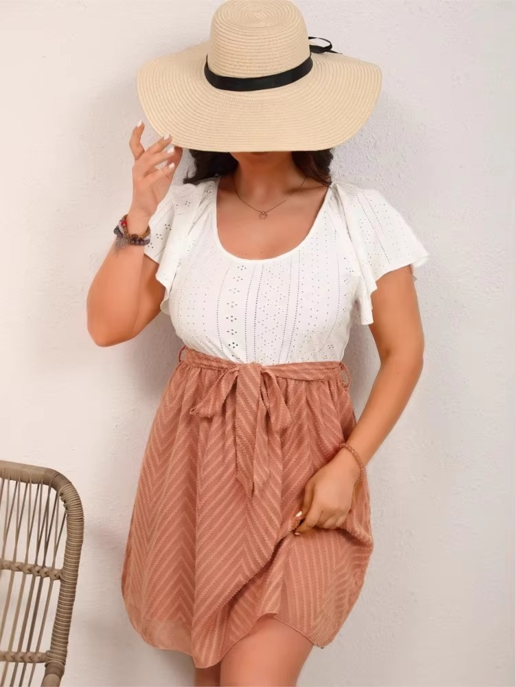 Oswald | Feminines Kleid mit Spitze und Taillenschleife