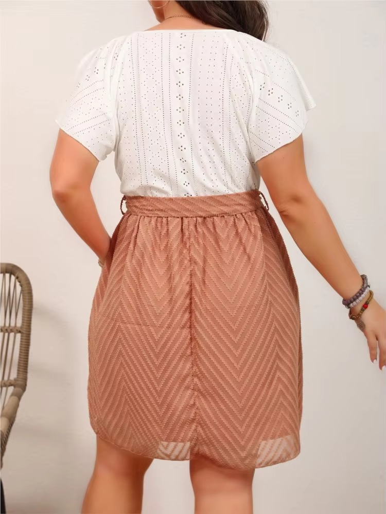 Oswald | Feminines Kleid mit Spitze und Taillenschleife