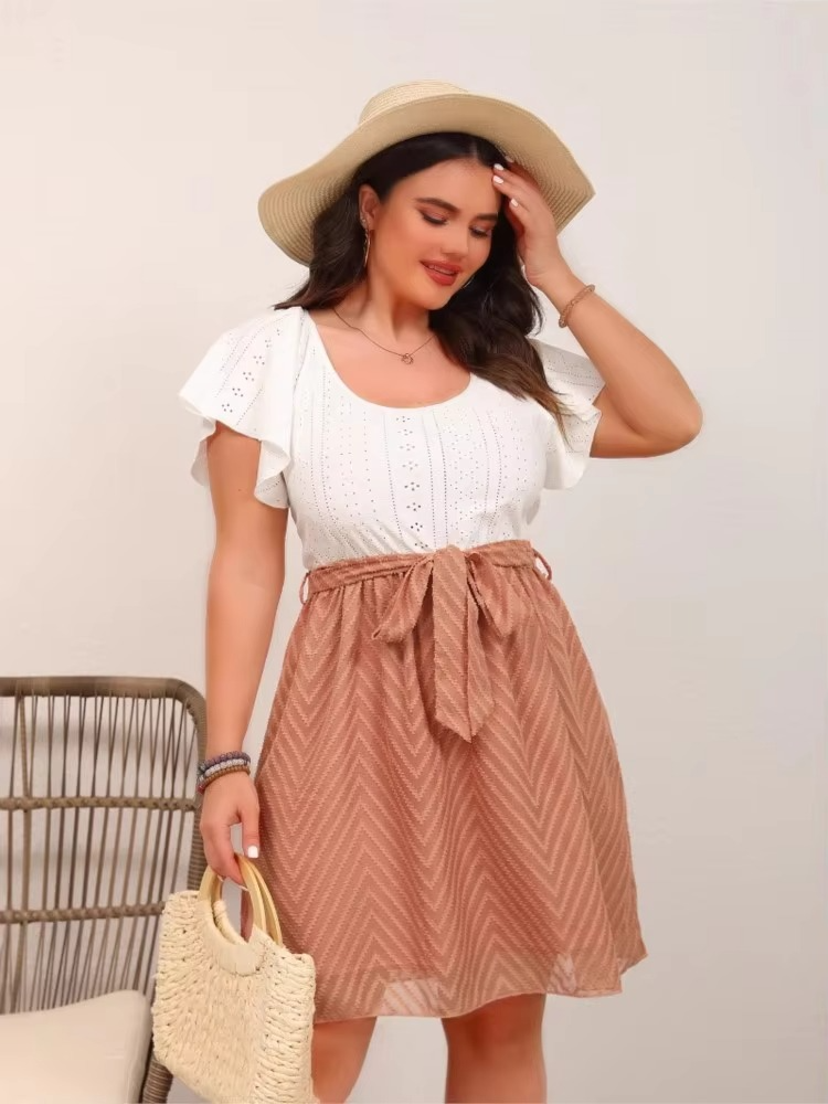 Oswald | Feminines Kleid mit Spitze und Taillenschleife