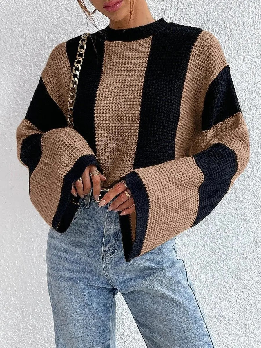 Gemütlicher bicolor Strickpullover mit weiten, lässigen Ärmeln