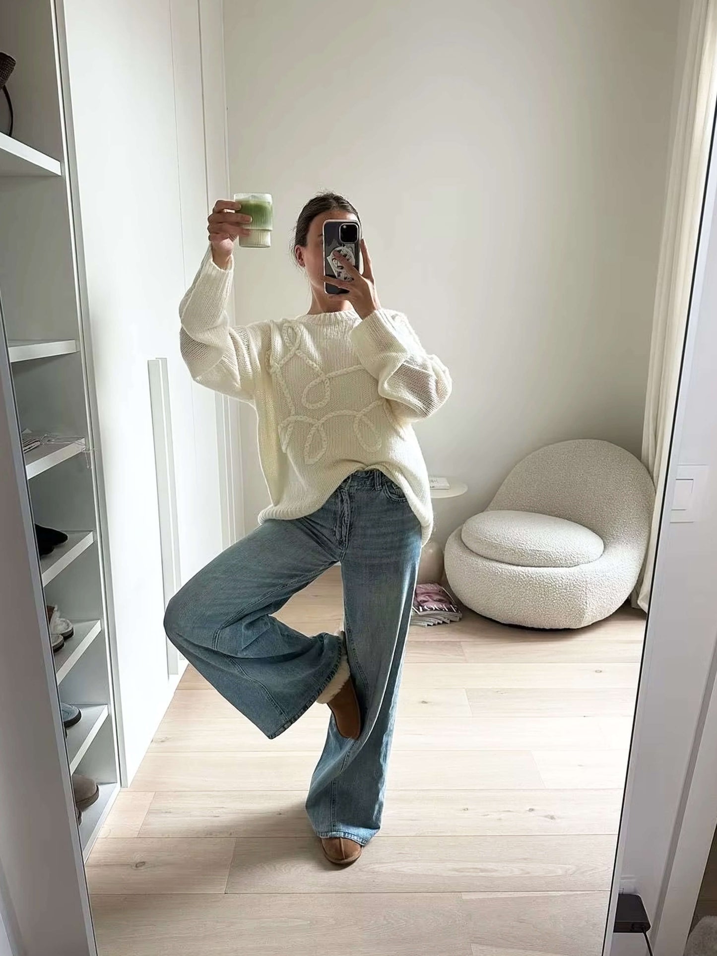 Gemütlicher Oversize-Pullover mit eleganten Stickereien