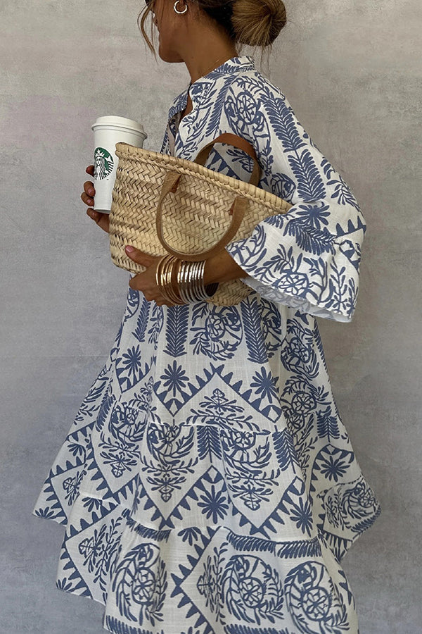 Bedrucktes Minikleid mit V-Ausschnitt und Glockenärmeln