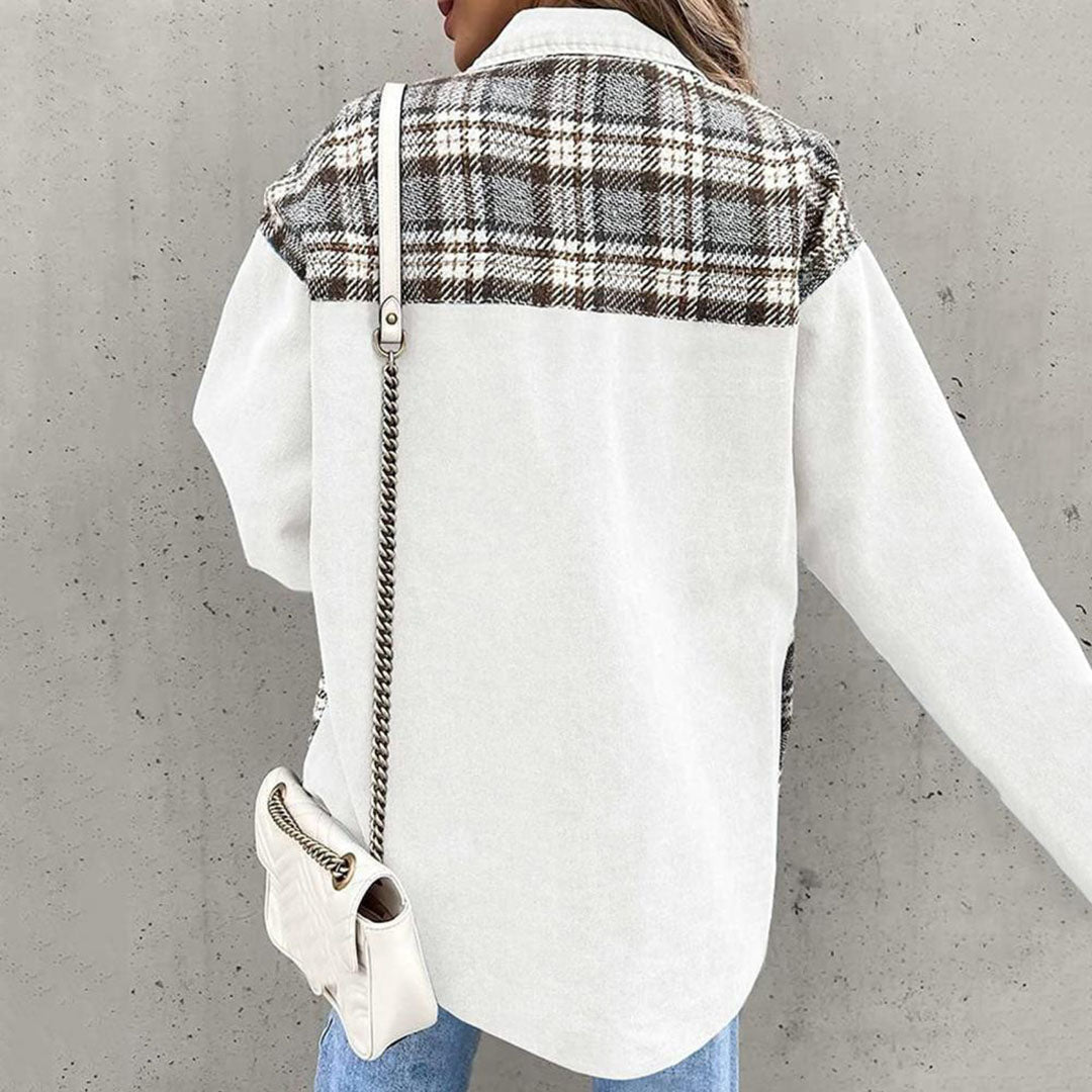 Schicke karierte Jacke mit klassischem Kragen und Knopfdetail