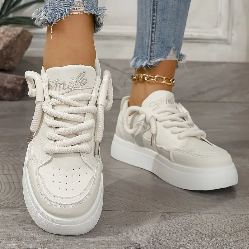 Atmungsaktive Lift-Sneaker mit einfarbigem Design