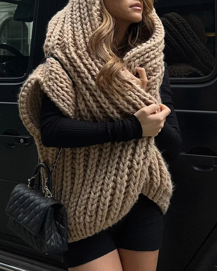 Gemütlicher übergroßer Strickkapuzenpullover