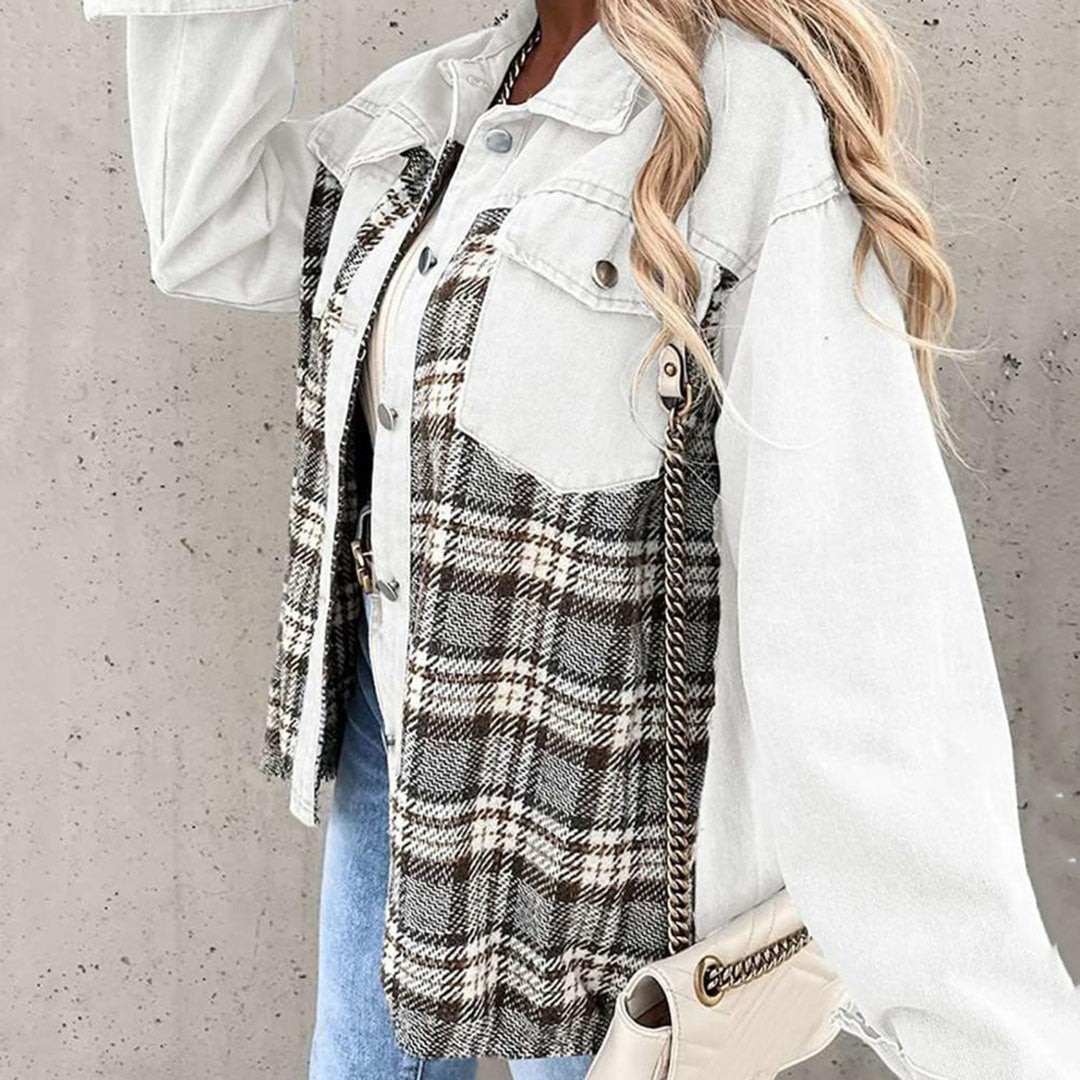 Schicke karierte Jacke mit klassischem Kragen und Knopfdetail