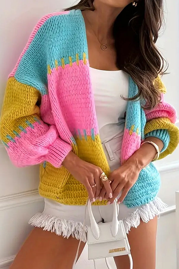 Gemütliche lässige Strickjacke mit Kontrastnaht-Detail