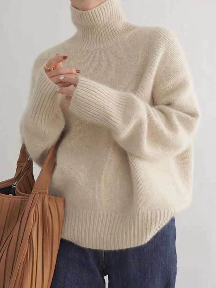 Gemütlicher weicher Strickpullover mit Rollkragen für herbstliche Schichten