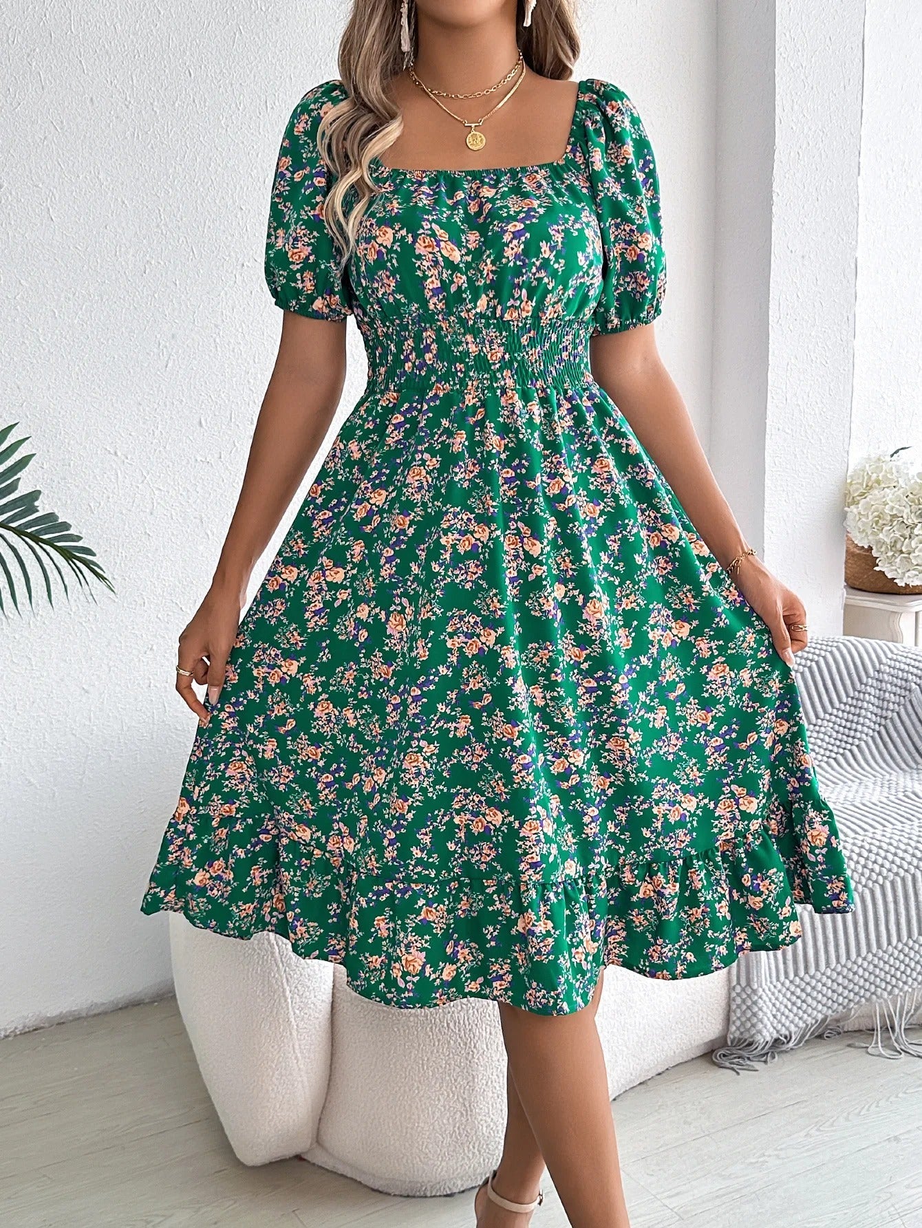 Bertha | Feminines Blumenkleid mit Puffärmeln