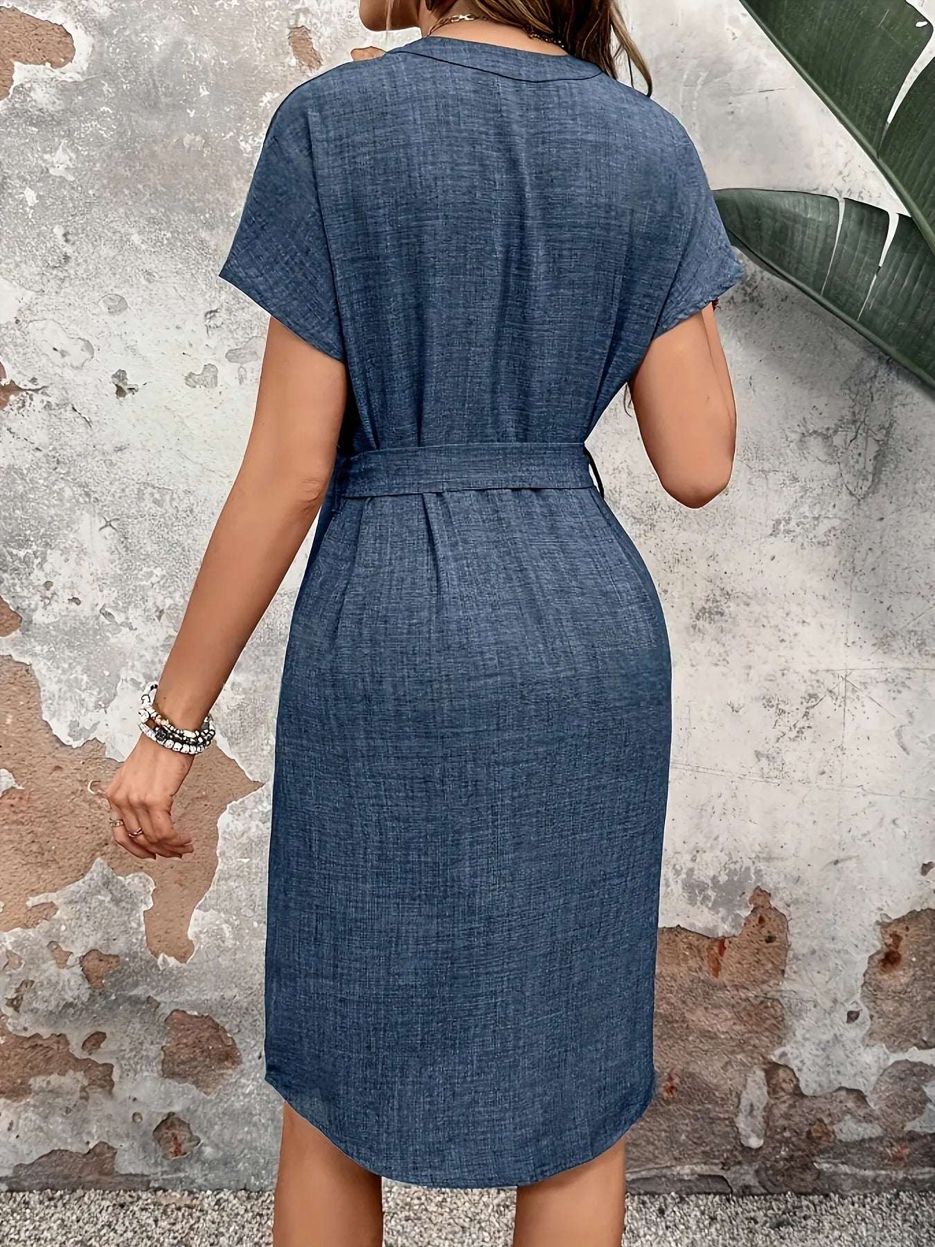 Kleid mit strukturiertem, kerbkragen und Taillengürtel