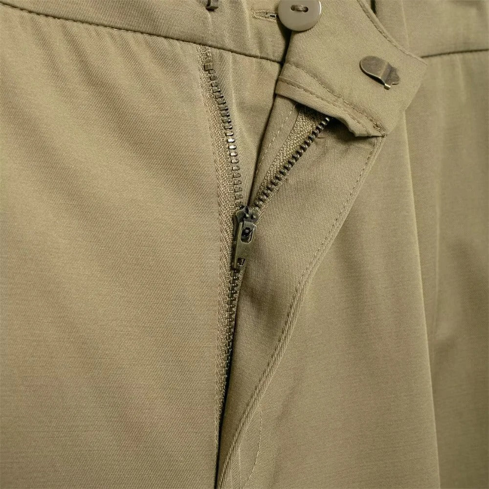 Lässige Utility-Cargo-Jacke mit Riemen- und Taschenakzenten