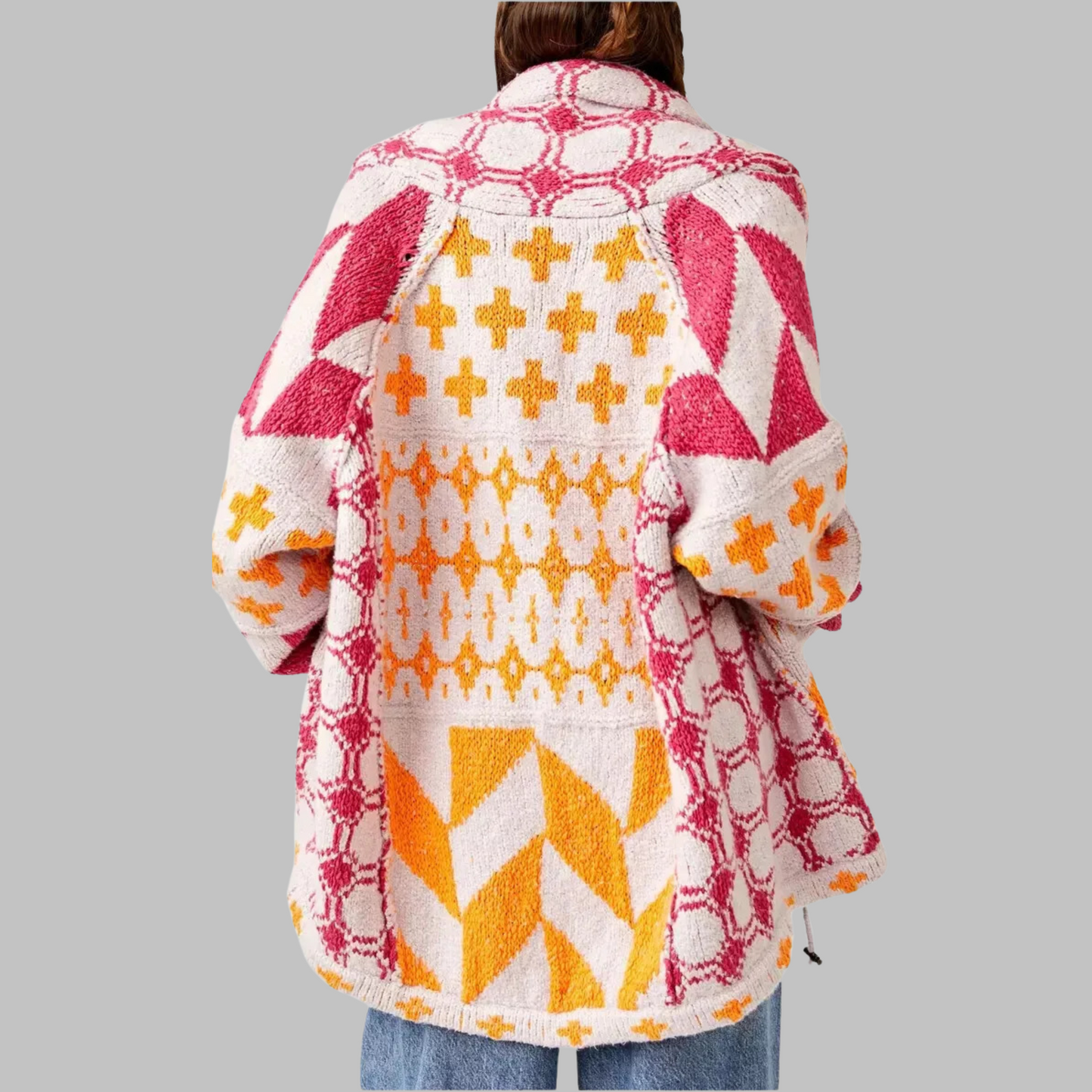 Gemütliche weiche Jacke mit modernen geometrischen Mustern