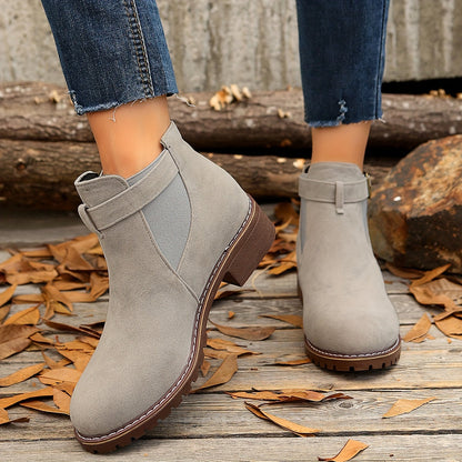 Schicke Ankle Boots mit Blockabsatz, Schnallenriemen und elastischen Seitenteilen