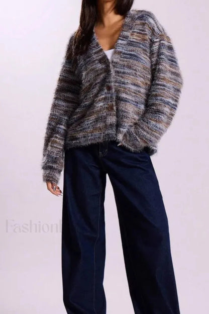 Gemütliche Vintage-gestreifte V-Ausschnitt-Strickjacke