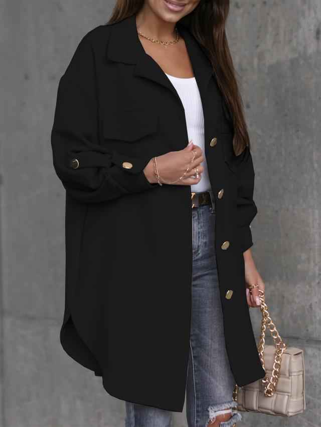 Gemütliche lange Hemdjacke mit Knöpfen, Wollkragen und Revers