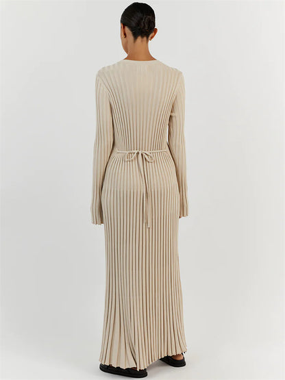 Frieda | Geripptes Maxikleid mit figurbetontem Schnitt