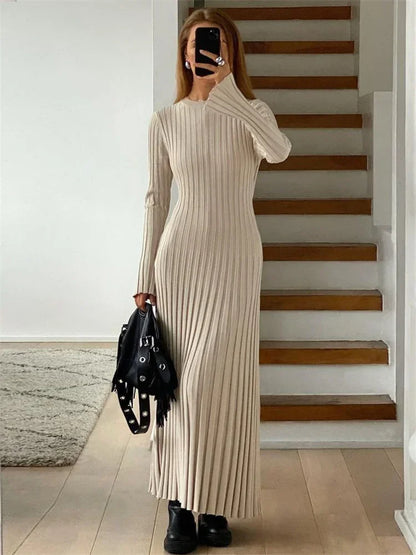 Frieda | Geripptes Maxikleid mit figurbetontem Schnitt