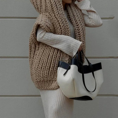 Gemütlicher übergroßer Strickkapuzenpullover