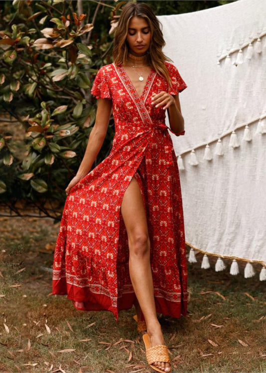 Rotes Boho Wickelkleid mit Schlitz und Herzdetail
