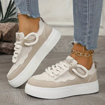 Atmungsaktive Lift-Sneaker mit einfarbigem Design