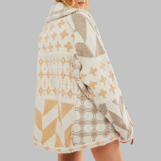 Gemütliche weiche Jacke mit modernen geometrischen Mustern