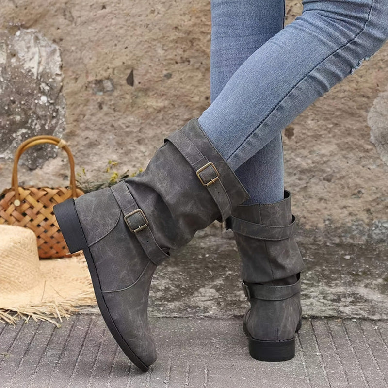 Schicke Leder-Stiefel mit Schnallendetail