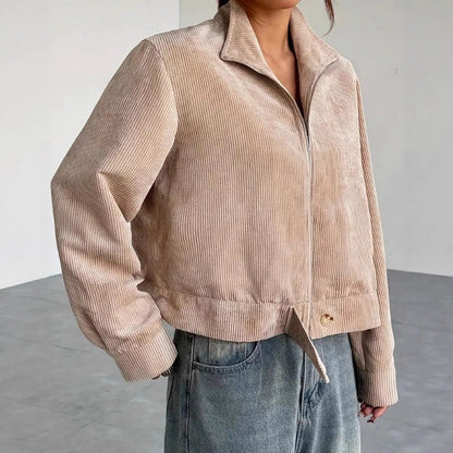 Kurz geschnittene Cordjacke mit weitem Kragen und Reißverschlussverschluss